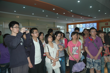 20250206131990969096 山东大学商学院师生到集团参观学习