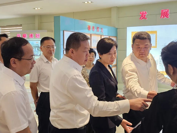 20250326233633233323 济南市副市长杨丽到集团调研济南商贸服务型国家物流枢纽建设推进情况